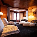 Hotel La Savoyarde 3*