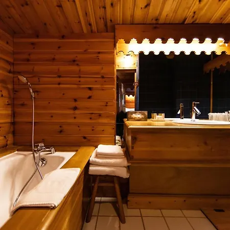Hotel La Savoyarde 3*